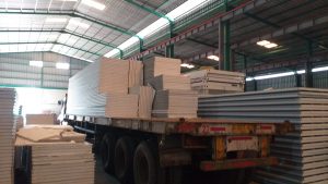 sandwich panel siap distribusi